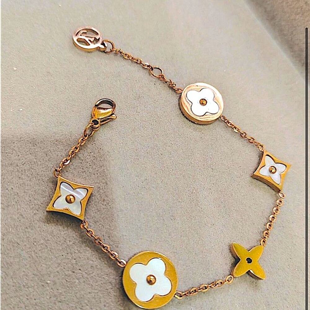 Gold Four Leaf Clover Bracelet, Charm, LV Luxury Chain Link Gift Gir… - Picture 1 of 8